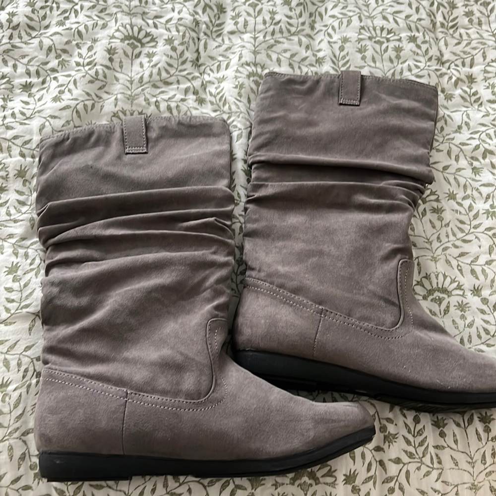 Slightly worn flat gray boots with ruching